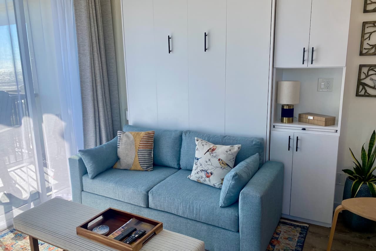 Nest on the Edge of East Beach - Gallery Living Room